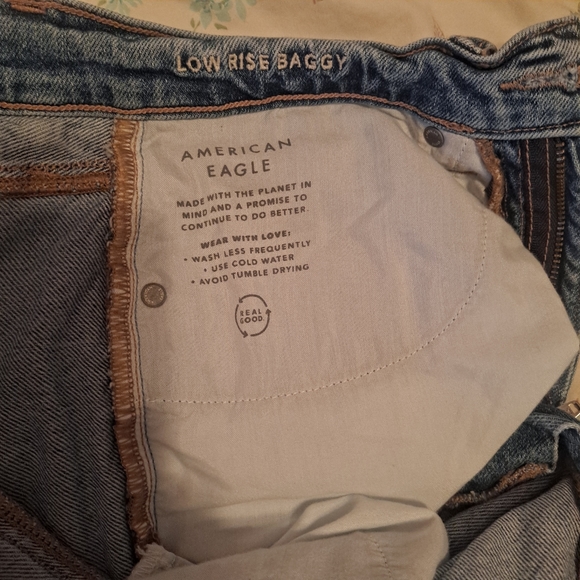 America Eagle Low Rise Baggy Jeans - Picture 5 of 10
